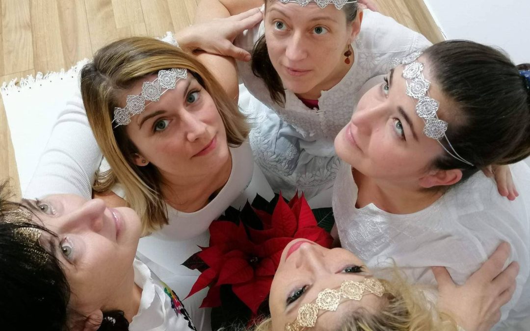 Bennünk élő Istennők: NIA tánc és Anaya női jógával ünnepelve